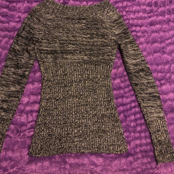 Classic Black and White Sweater - Picture 5 of 5